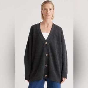 Quince Mongolian Cashmere Oversized Boyfriend Cardigan Sweater in Charcoal in XS